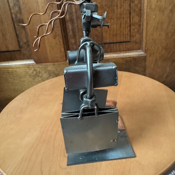 Hinz & Kunst Germany Design Das Original Sculpture - Woman w/Packages - Picture 4 of 10